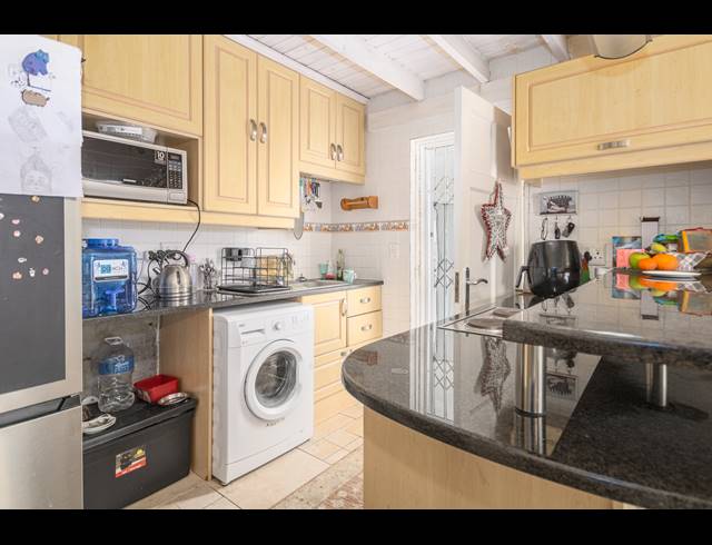 2 BEDROOM APARTMENT SOLD IN BLOUBERG SANDS